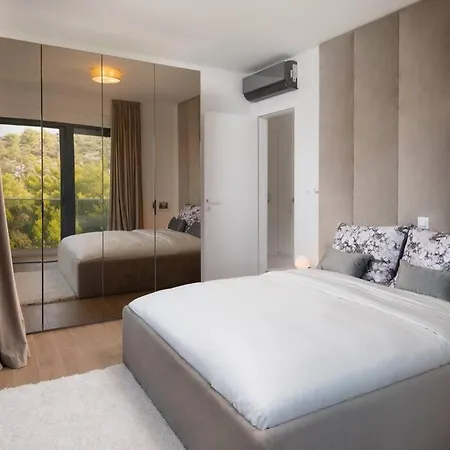 Villa Palm Bay 2, Heated Pool - 10 M From The Sea