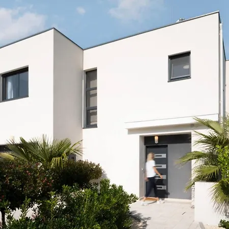 Palm Bay 2, Heated Pool - 10 M From The Sea *