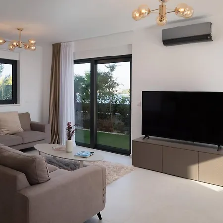 Villa Palm Bay 2, Heated Pool - 10 M From The Sea