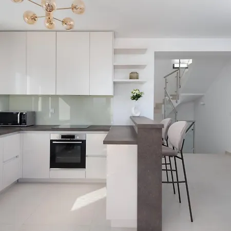Palm Bay 2, Heated Pool - 10 M From The Sea *
