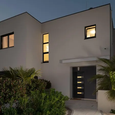 Villa Palm Bay 2, Heated Pool - 10 M From The Sea *