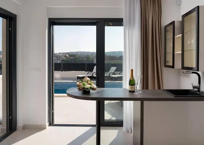 Palm Bay 2, Heated Pool - 10 M From The Sea Ražanj