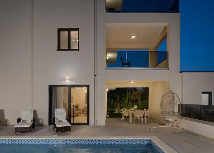Palm Bay 2, Heated Pool - 10 M From The Sea וילה