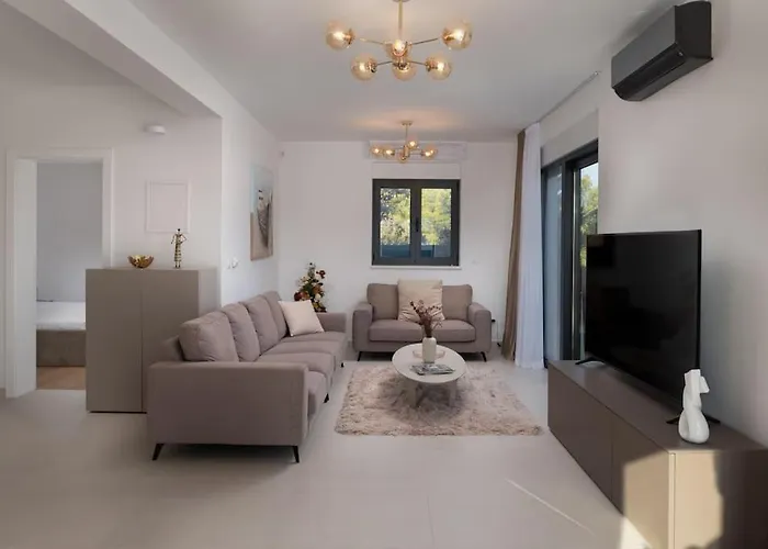 Villa Palm Bay 2, Heated Pool - 10 M From The Sea