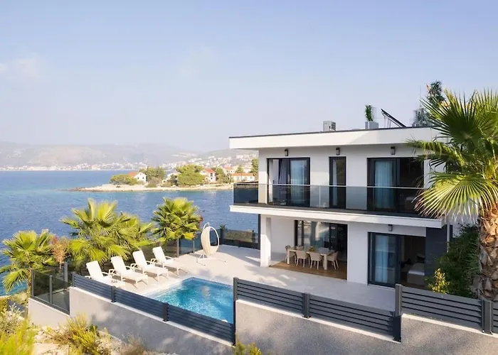 Villa Palm Bay 2, Heated Pool - 10 M From The Sea Razanj